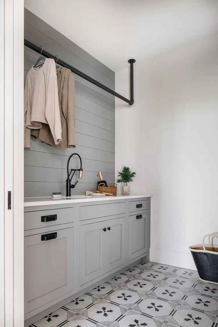 Contemporary laundry space