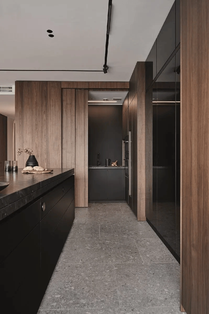 Micro sliding door butler’s pantry